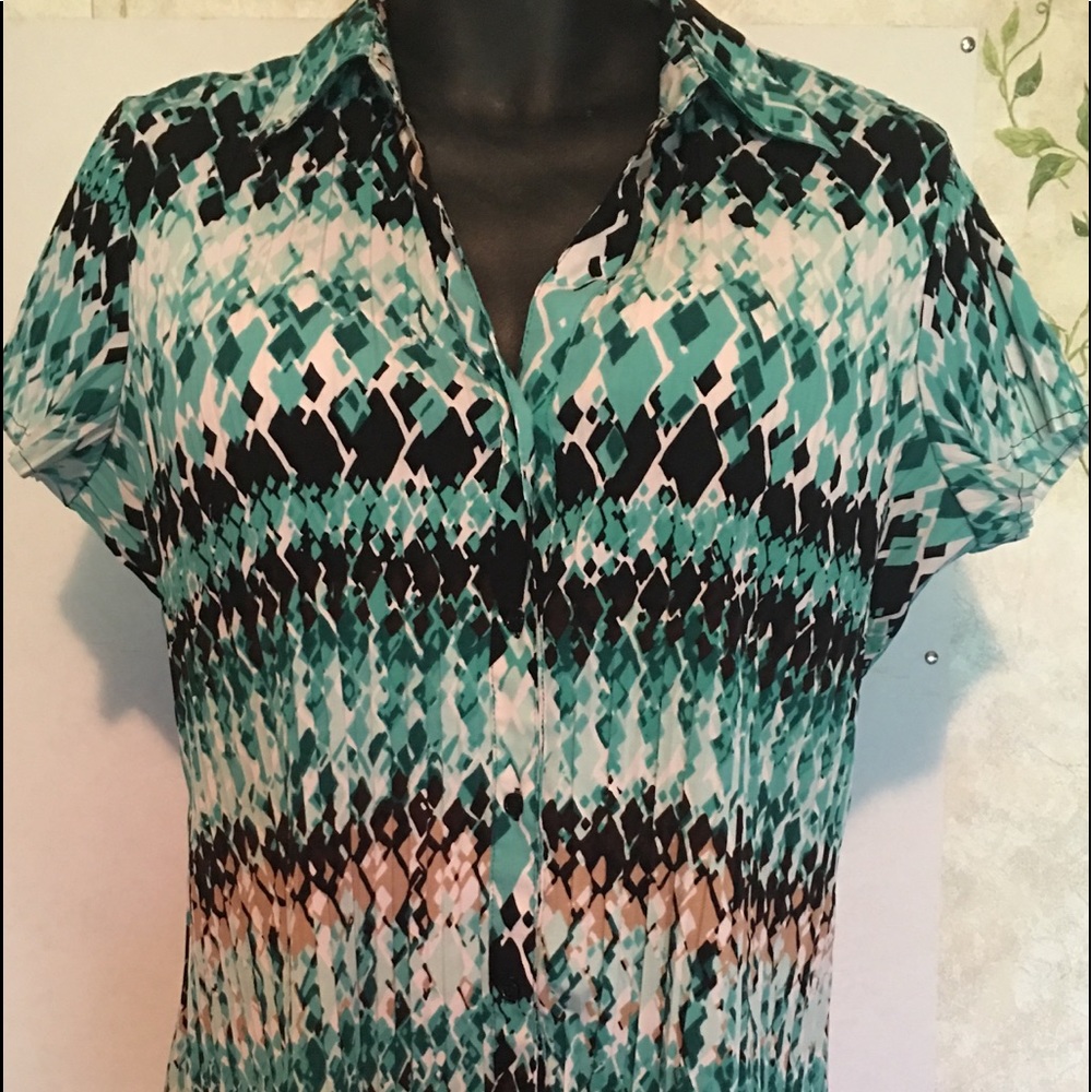 Women XL APT 9 Accordion pleat short s button down